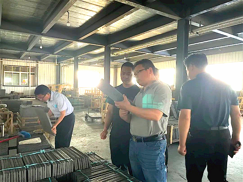 用“匠心”赢“真心”——市领导莅临万堂工厂参观考察